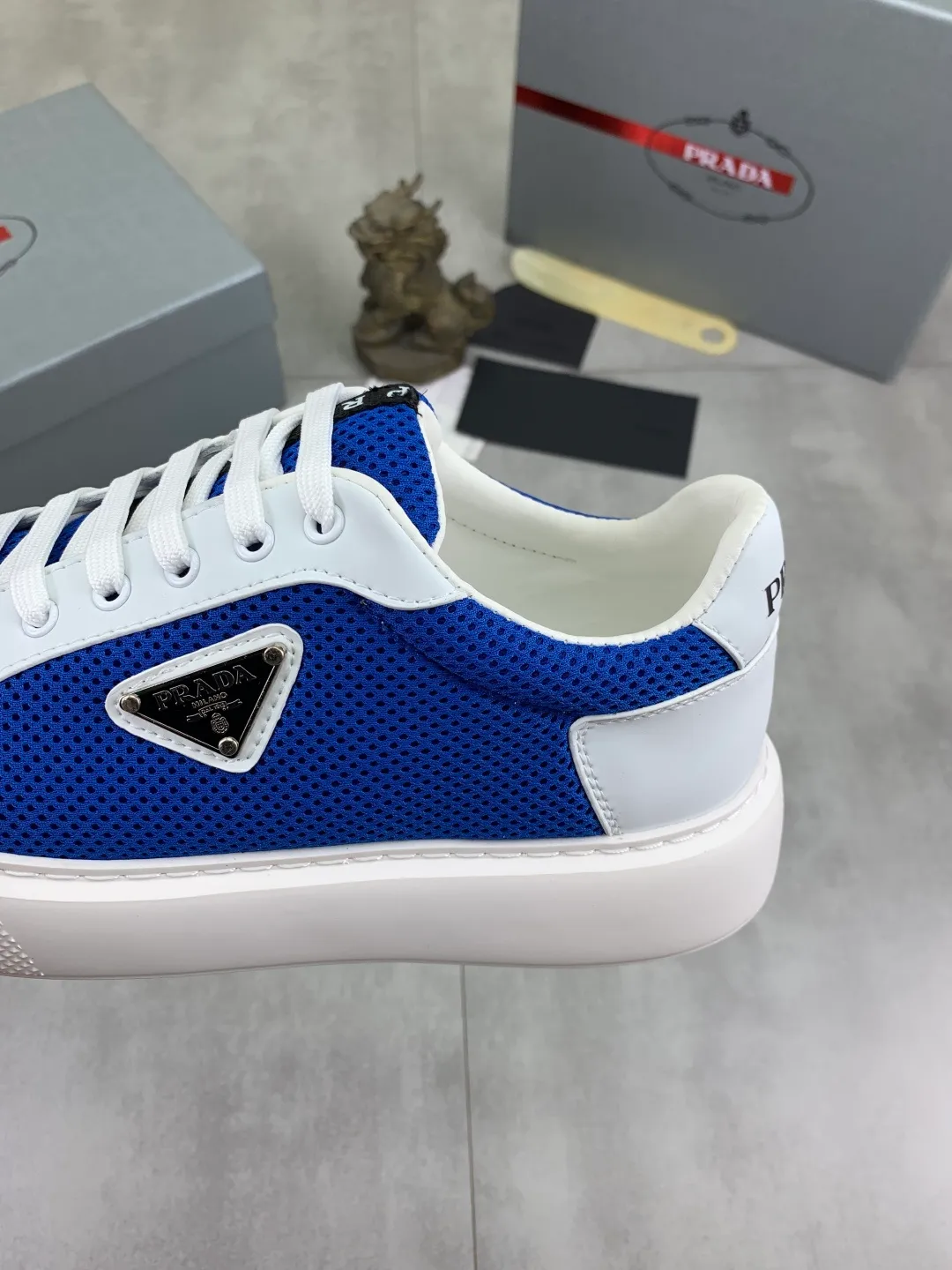Men's shoes 💰P580💰 [New style] High version official website popular models are on the market, 🆘 Trendy brand (Prada) mainly promotes popular models, avant-garde and versatile fashion men's shoes private version mold opening, cowhide surface splicing 1:1.. Fashionable and simple, original imported cowhide lining cowhide feet; the atmosphere and personality are more fashionable, eye-catching and pursuing class. It will subvert the old idea and be a must-have for fashion trendsetters with you! Must keep it for yourself! Tall and comfortable, large and low, high-end quality workmanship. Size: 38-44 6️⃣colors available.